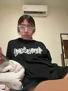 HornyMia11