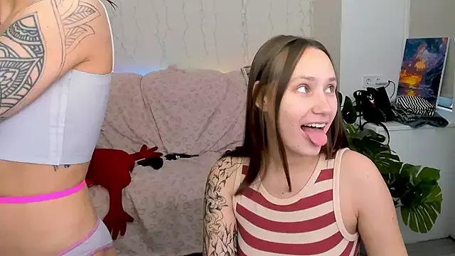 HotCaramellsTV on StripChat 