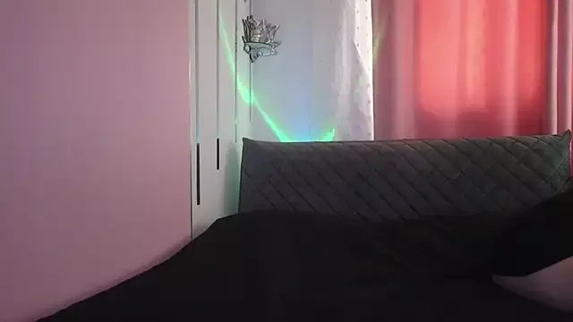 Freechat Ina_HotX on StripChat