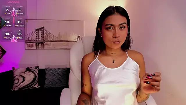 Ivyy_Moon_ on StripChat 
