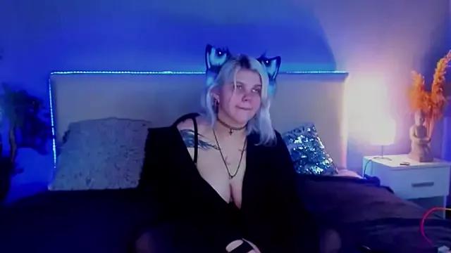 JoannLowe on StripChat 