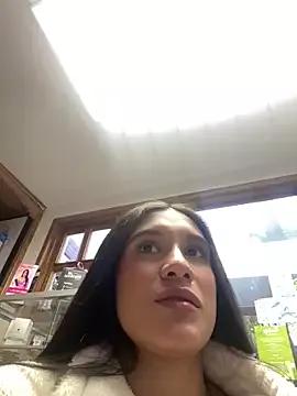 JulHoney on StripChat 