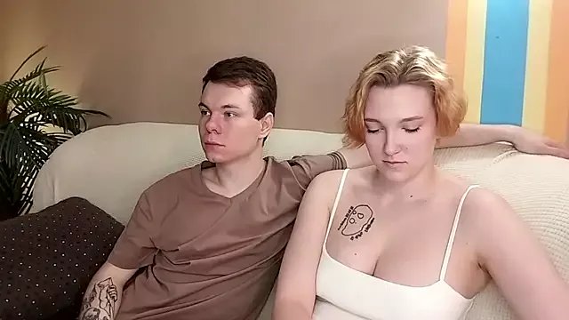 Freechat julielourens on StripChat