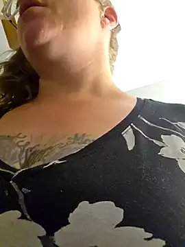 julimonroe on StripChat