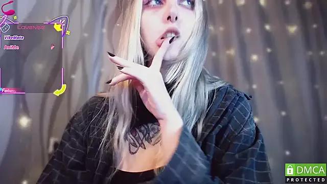 JustMeowGirl on StripChat