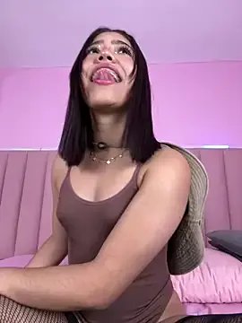 KellyOlsenbe from StripChat