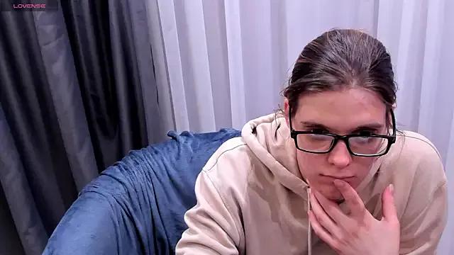 KIKI_Krash on StripChat 