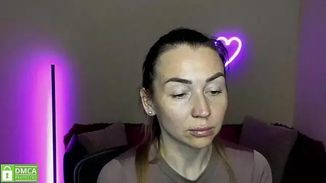 Kiss_julli88I on StripChat