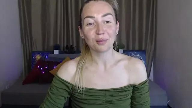 Kiss_julli88I on StripChat