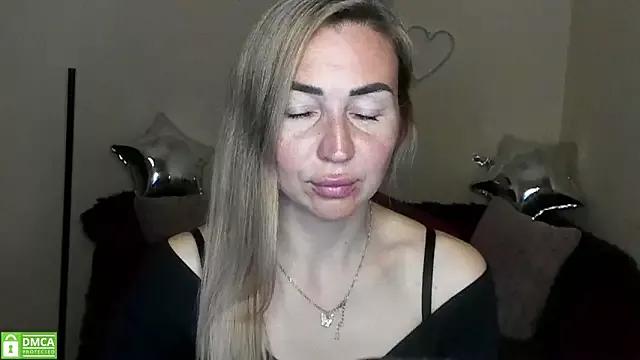 Kiss_julli88I on StripChat