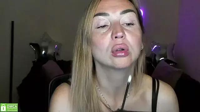 Kiss_julli88I on StripChat