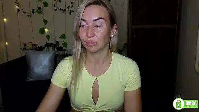 Kiss_julli88I on StripChat