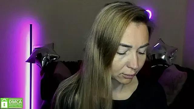 Kiss_julli88I on StripChat