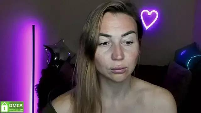 Kiss_julli88I on StripChat