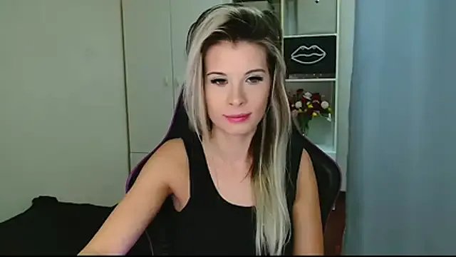 KristineGlow from StripChat