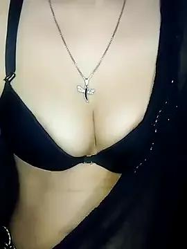 L_ucy1 on StripChat 