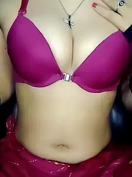 L_ucy1 on StripChat 