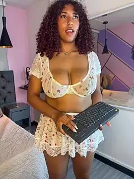 lauraltt on StripChat