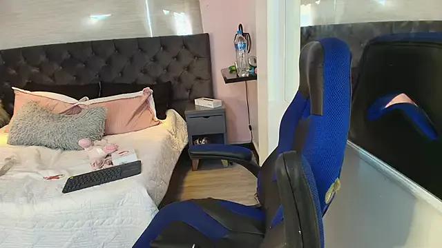 lauraltt on StripChat