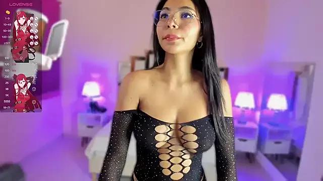 lauramartin1 on StripChat