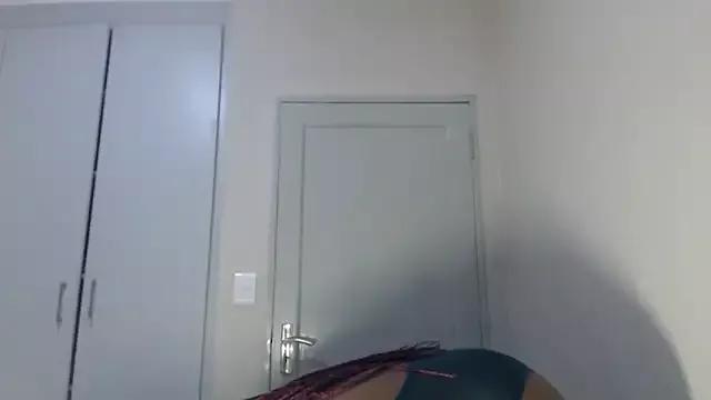 leanna23 on StripChat 
