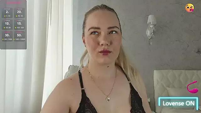 LianaCruz__ on StripChat