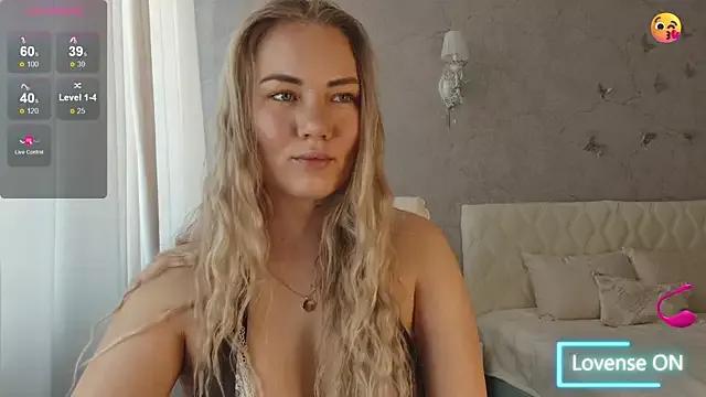 LianaCruz__ on StripChat