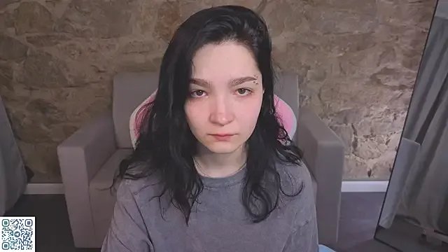 Linda_Sweetiest — Stand up and show body