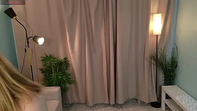 lisabaus from StripChat