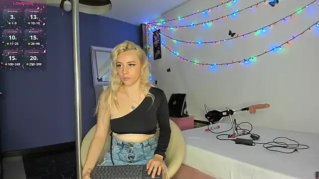 Lissa_Brow on StripChat 