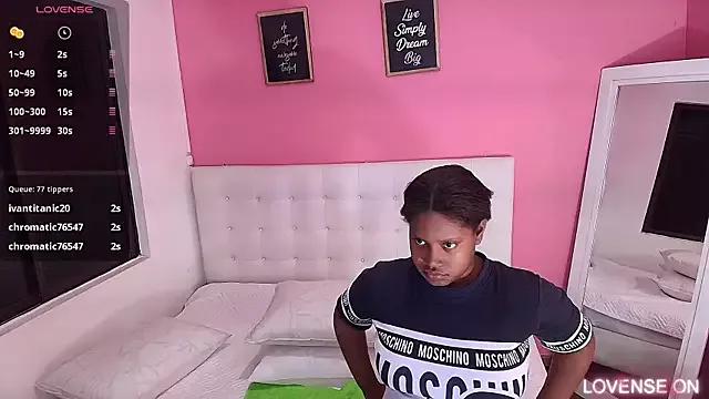 littlechocolatee_ on StripChat 
