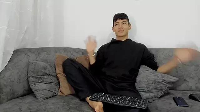 LoganTwink18 on StripChat 
