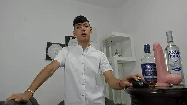 LoganTwink18 on StripChat 