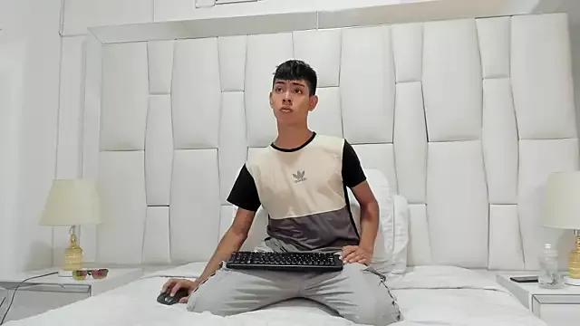 LoganTwink18 on StripChat 