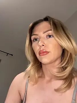 Freechat lolableux on StripChat