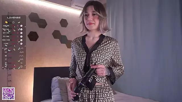 LoraHelling on StripChat 