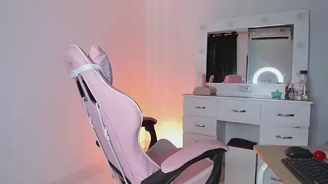 Watch StripChat's Lovingdarcy_ lovingdarcy_ from StripChat