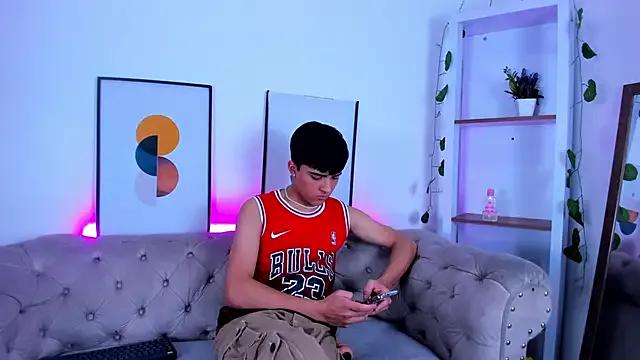 Lucass_love on StripChat 