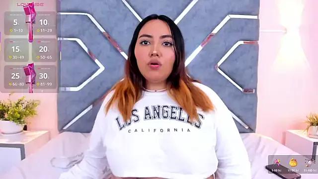LucciaPorter on StripChat 