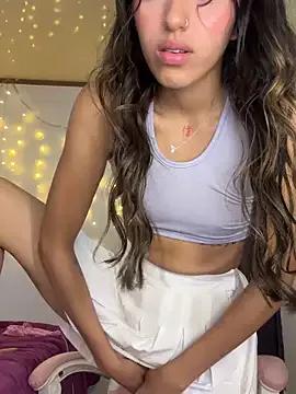 Sexy Lunaa_kiss19 wants you to fuck her body now lunaa_kiss19 from StripChat