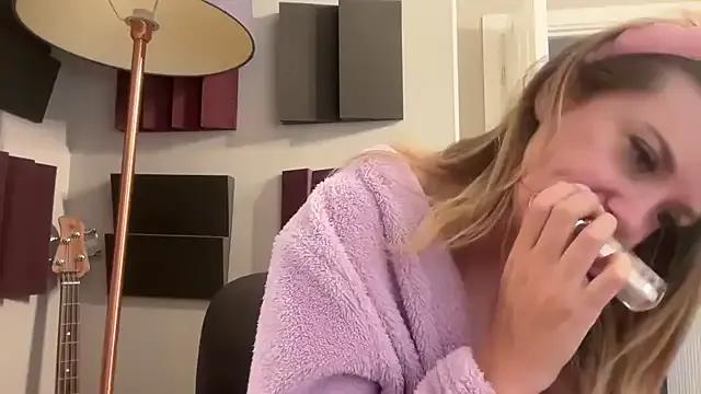 Freechat LustfulLuna_ on StripChat