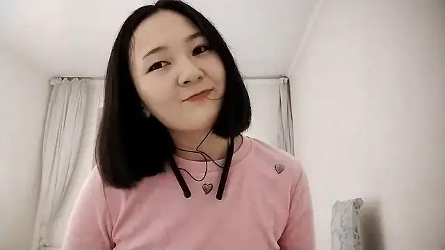 Sweet Lyndasilk wants you to fuck her body now Lyndasilk from StripChat