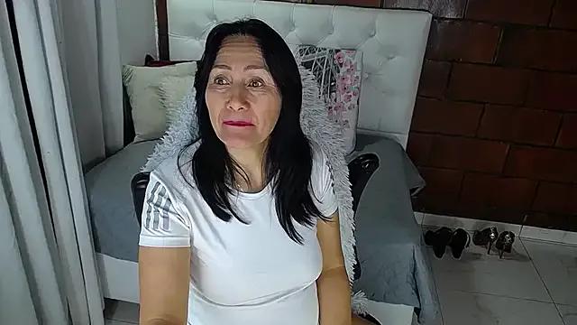 Maira_B on StripChat