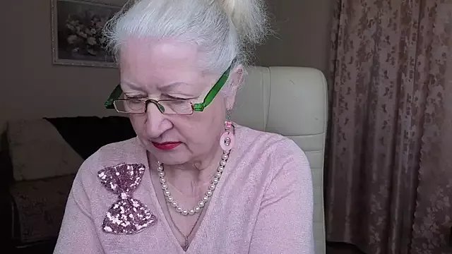 Maya_Mayflower on StripChat