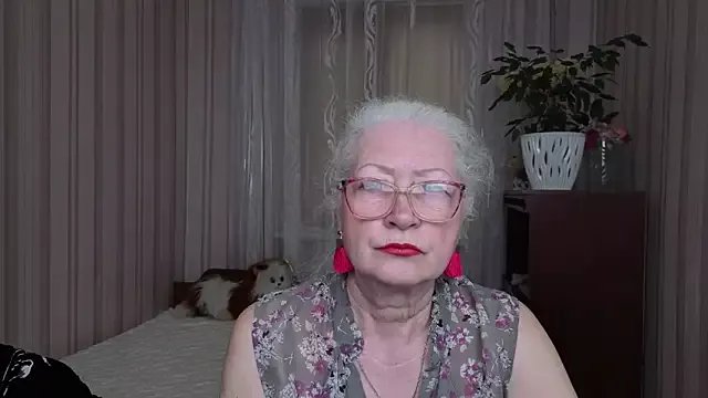 Maya_Mayflower on StripChat