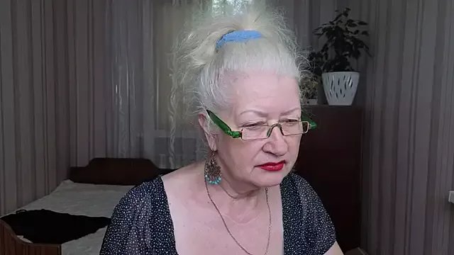 Maya_Mayflower on StripChat