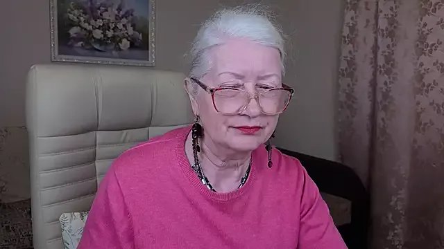 Maya_Mayflower on StripChat