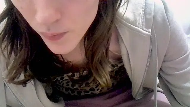 melody_gepards — Tease nipples