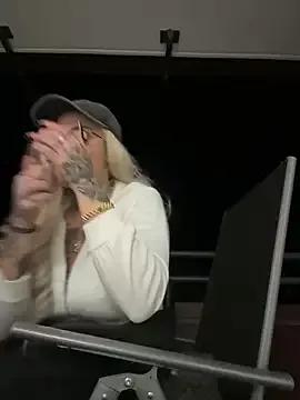 Mia-Fuchs on StripChat 