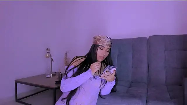 Miiafoxxx on StripChat